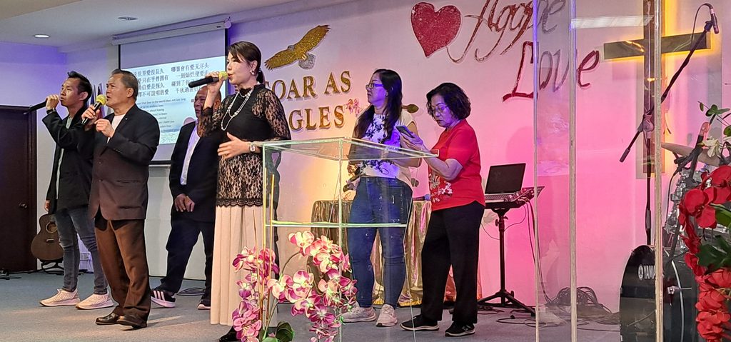 Chinese Congregatiin pres ... n at the 24th Anniversary